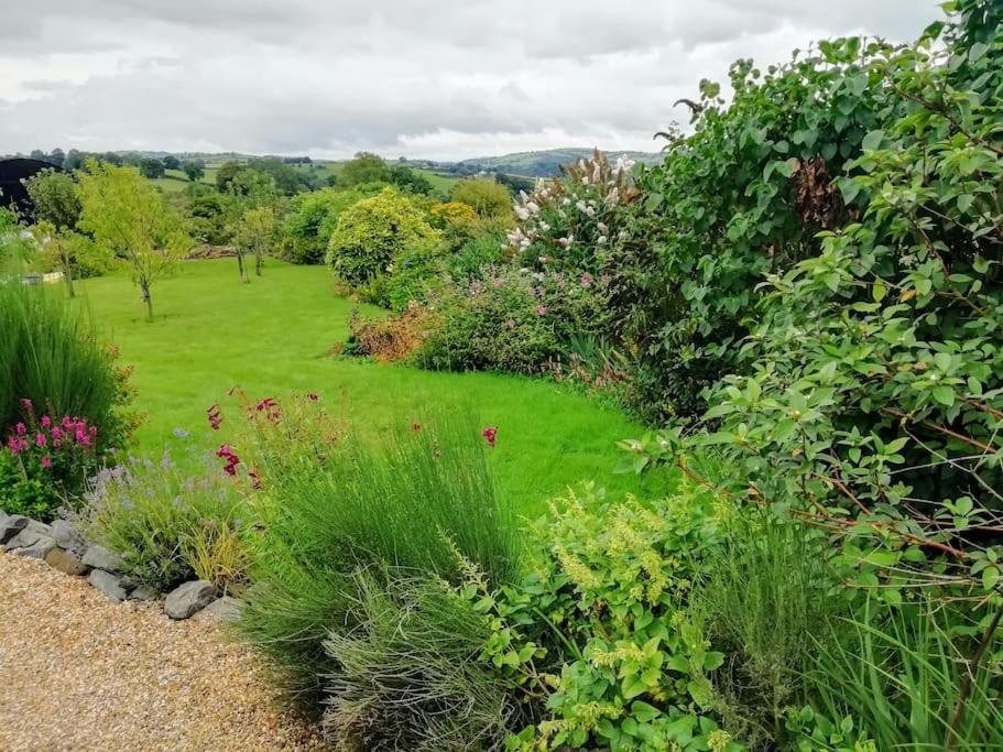 Country Home With Gardens 纽敦 外观 照片