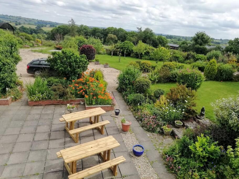Country Home With Gardens 纽敦 外观 照片